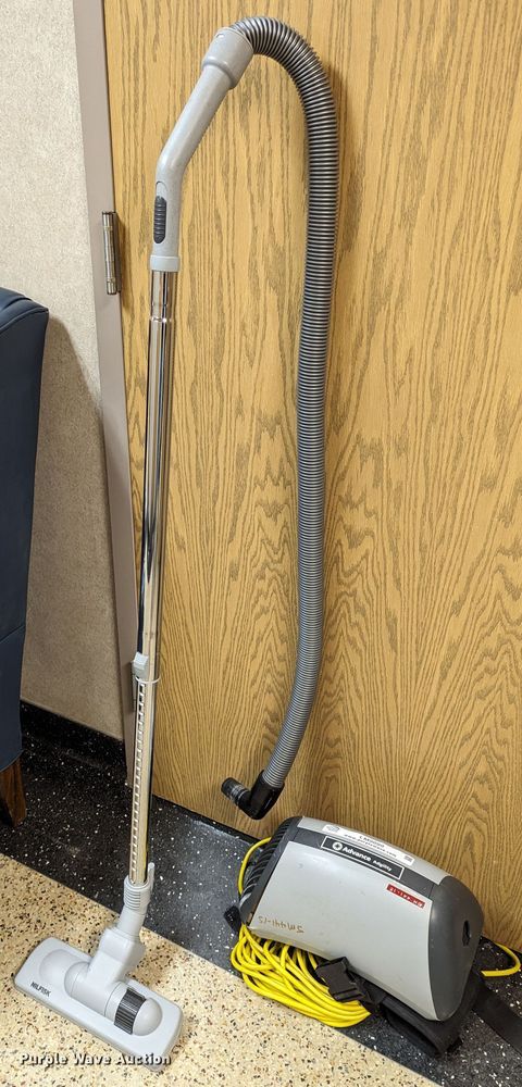 image for item LM9899 Nilfisk Advance Adgility UZ964  vacuum