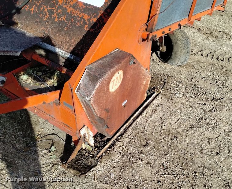 image for item LN9882 Jacobsen 720  turf sweeper