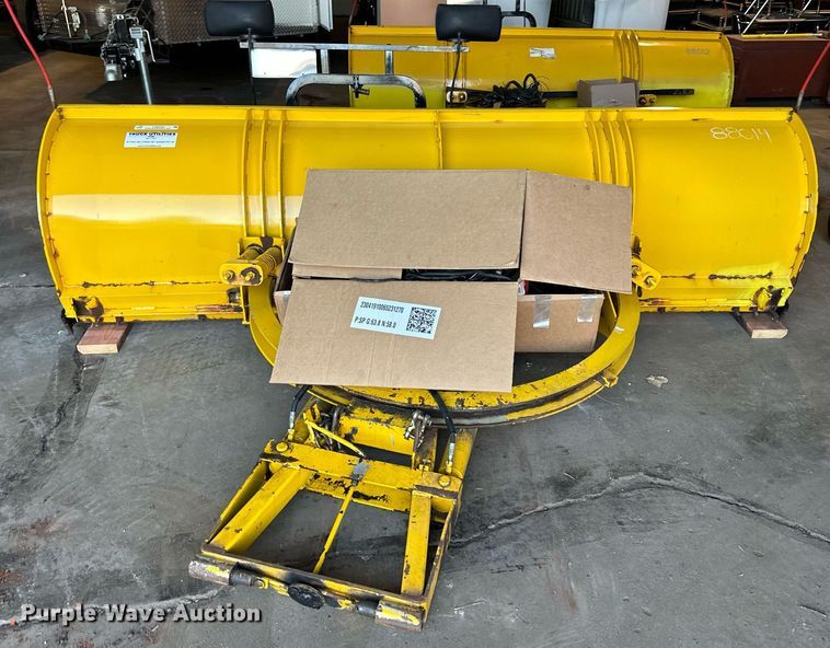 image for item LO9328 9' W snow plow