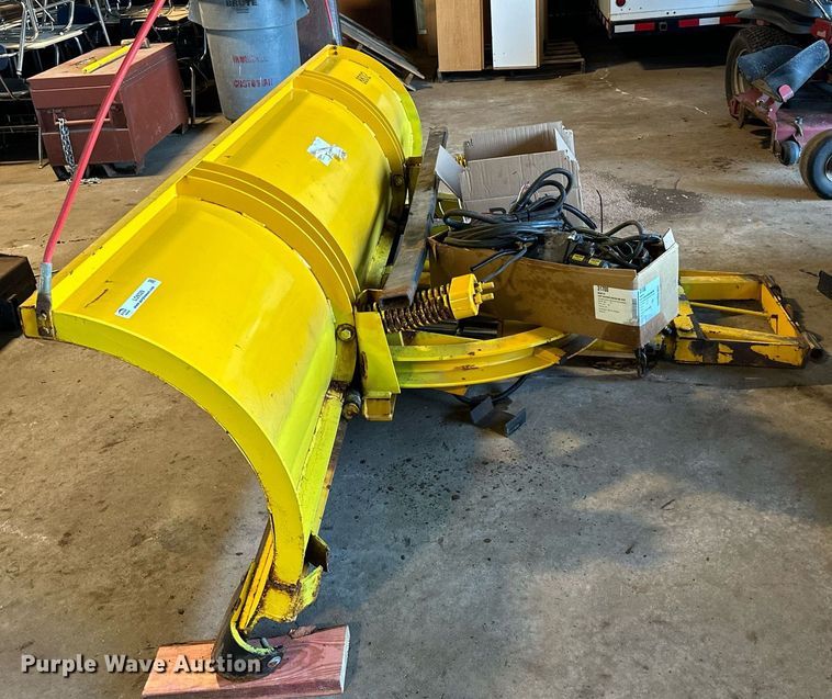 image for item LO9329 9' W snow plow