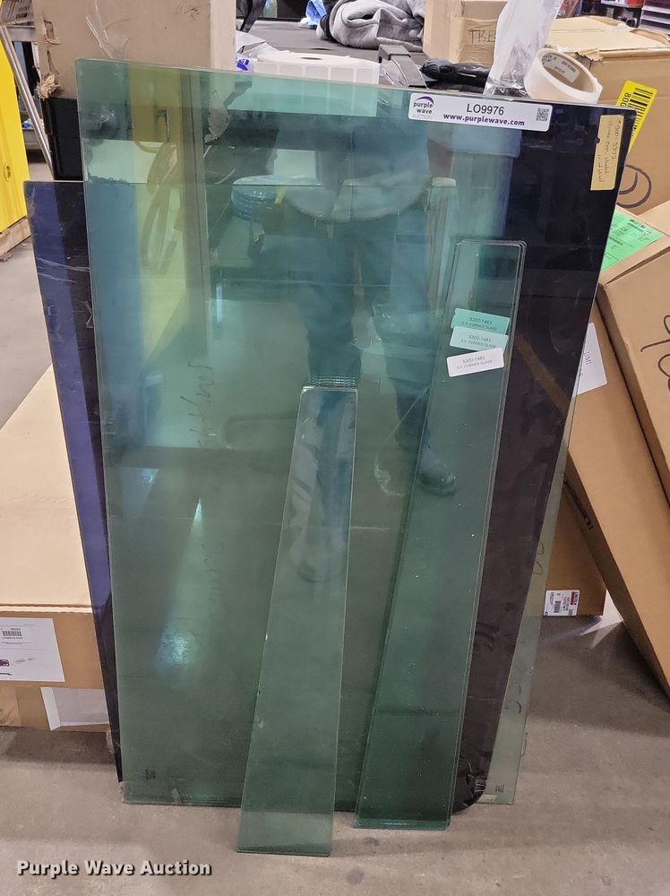 image for item LO9976 Automotive glass