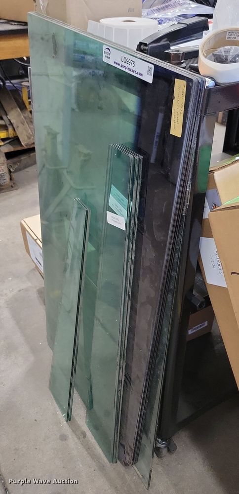 image for item LO9976 Automotive glass