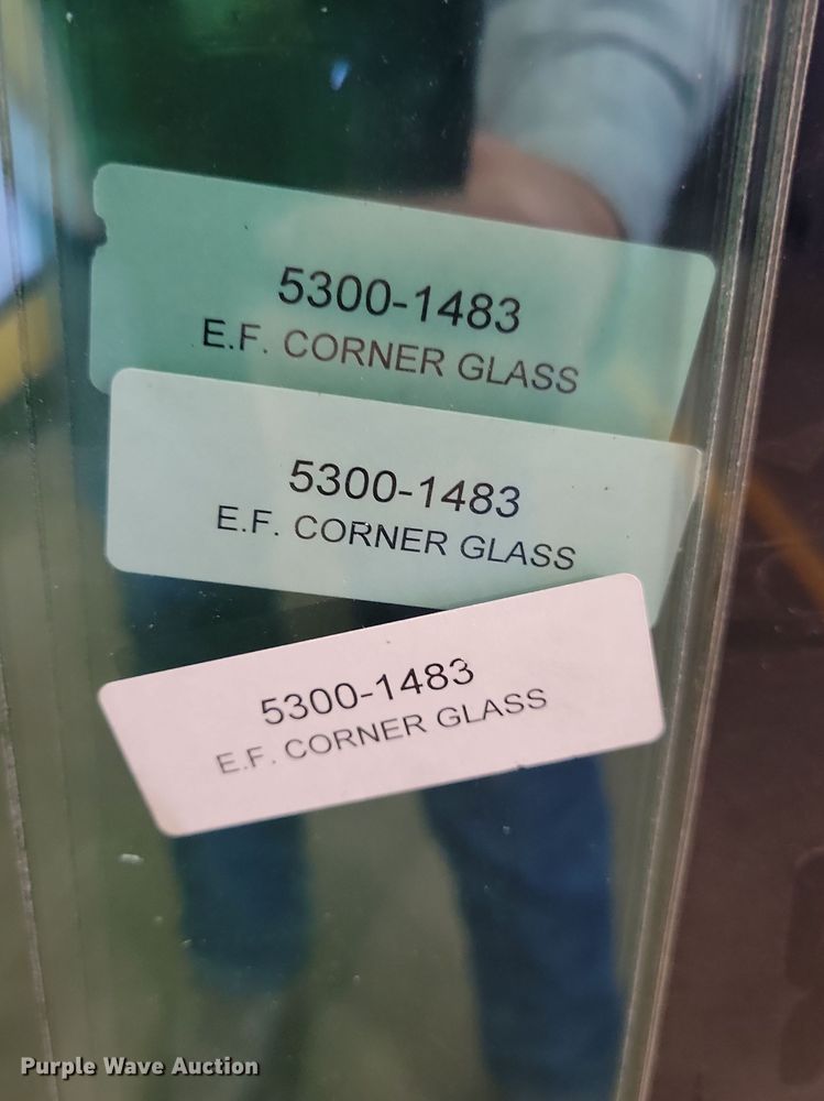 image for item LO9976 Automotive glass