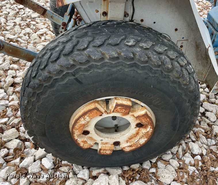 image for item LV9203 New Holland 1620  MFWD tractor