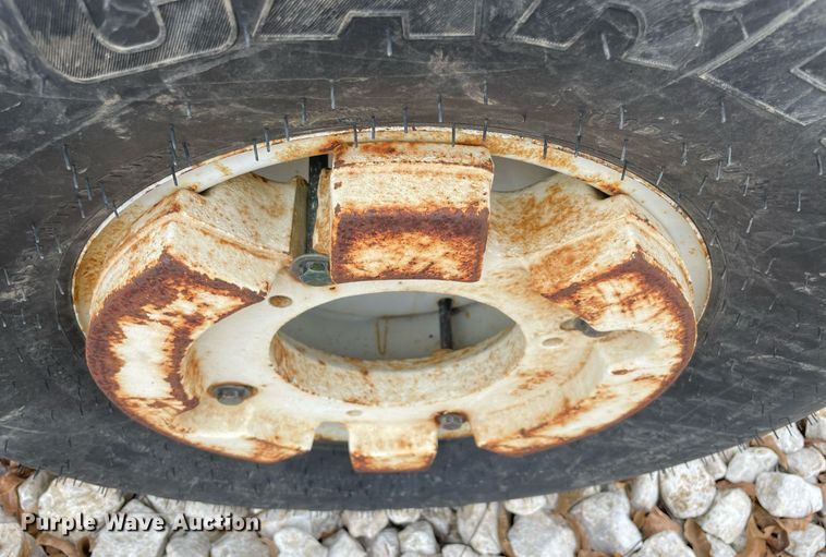 image for item LV9203 New Holland 1620  MFWD tractor