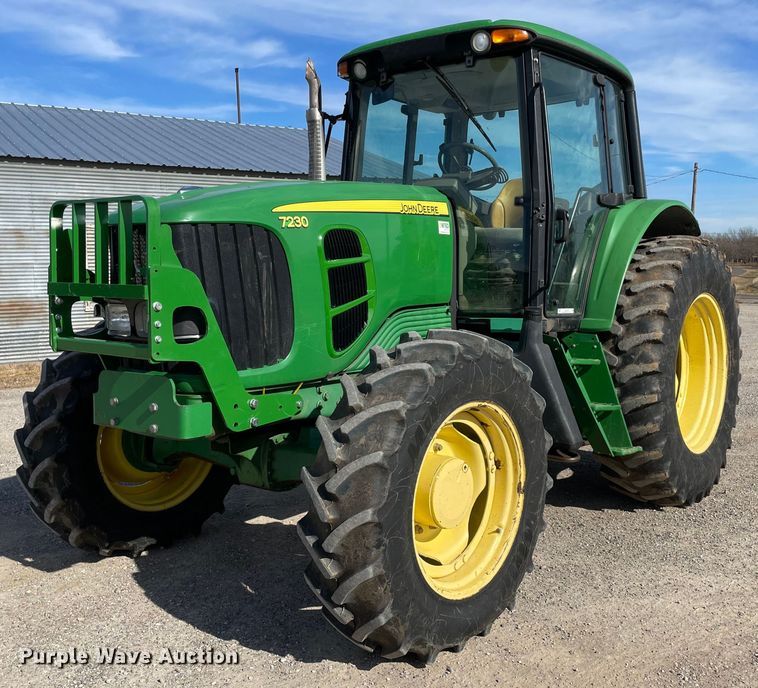 image for item LV9216 2009 John Deere 7230  MFWD tractor