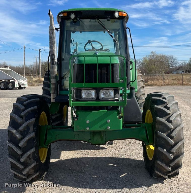 image for item LV9216 2009 John Deere 7230  MFWD tractor