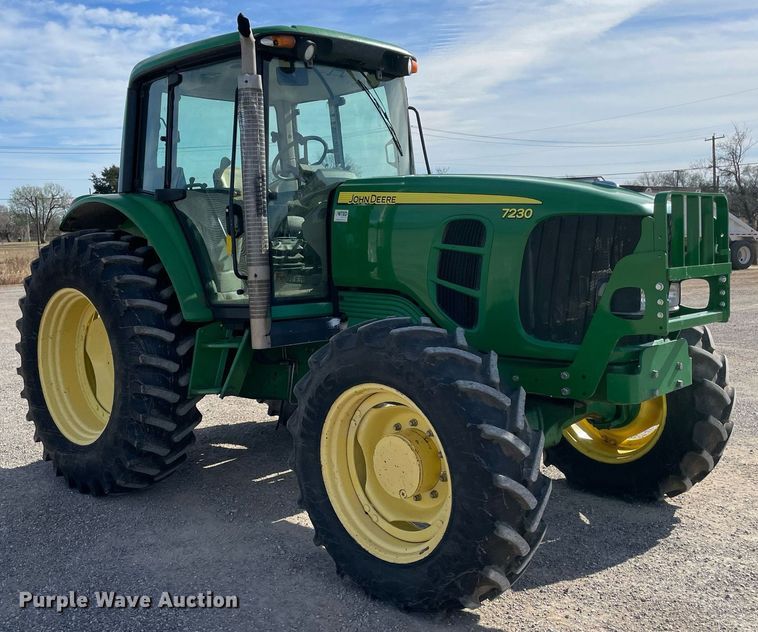 image for item LV9216 2009 John Deere 7230  MFWD tractor