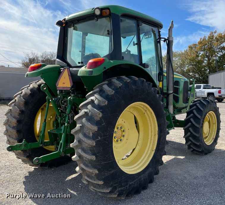 image for item LV9216 2009 John Deere 7230  MFWD tractor