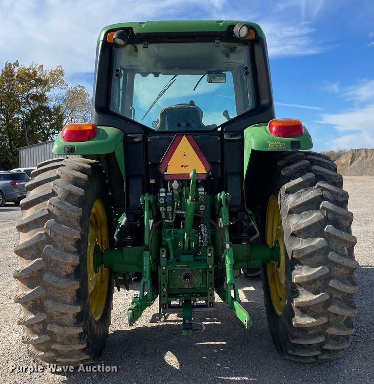 image for item LV9216 2009 John Deere 7230  MFWD tractor