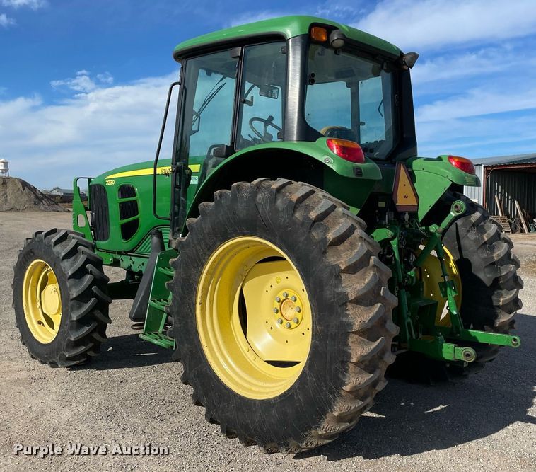 image for item LV9216 2009 John Deere 7230  MFWD tractor