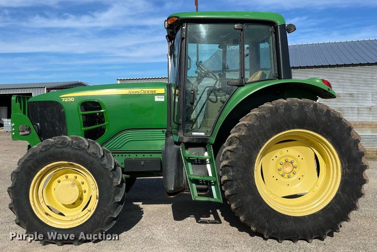 image for item LV9216 2009 John Deere 7230  MFWD tractor