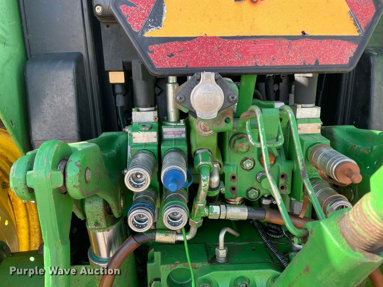 image for item LV9216 2009 John Deere 7230  MFWD tractor