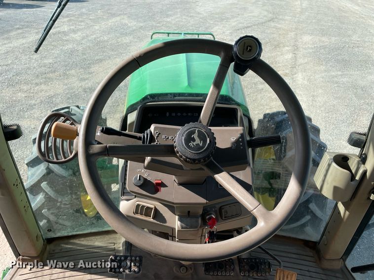 image for item LV9216 2009 John Deere 7230  MFWD tractor