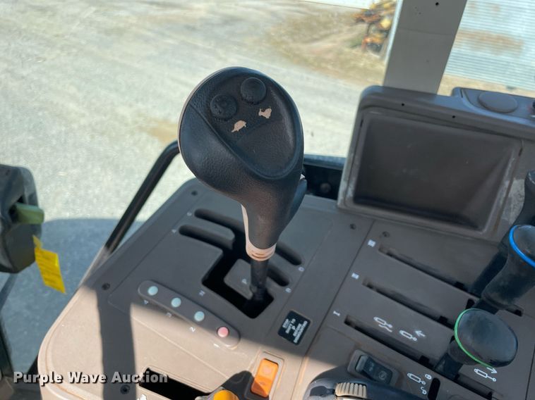 image for item LV9216 2009 John Deere 7230  MFWD tractor