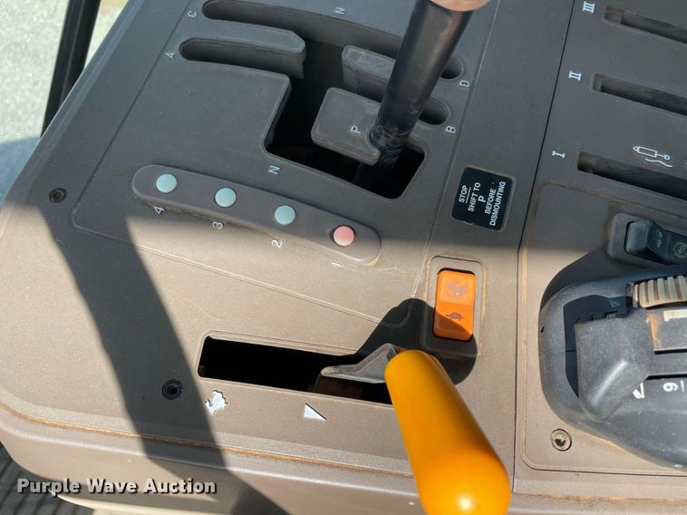 image for item LV9216 2009 John Deere 7230  MFWD tractor