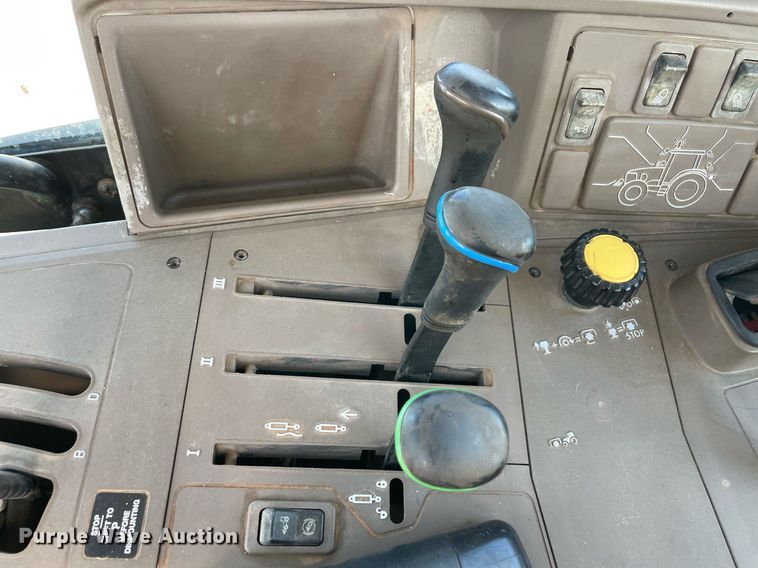 image for item LV9216 2009 John Deere 7230  MFWD tractor