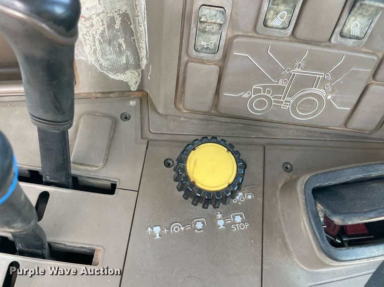 image for item LV9216 2009 John Deere 7230  MFWD tractor