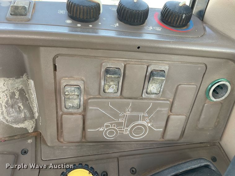 image for item LV9216 2009 John Deere 7230  MFWD tractor