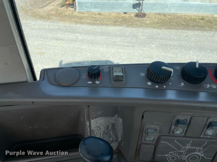 image for item LV9216 2009 John Deere 7230  MFWD tractor