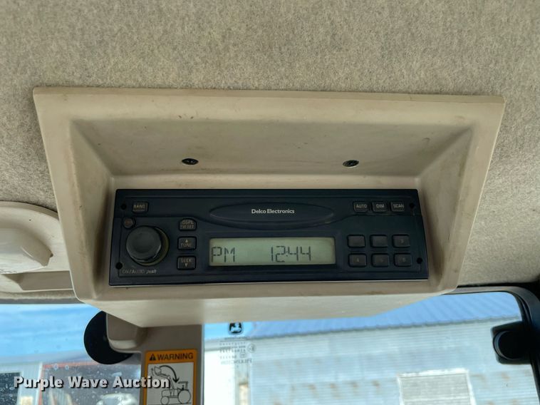 image for item LV9216 2009 John Deere 7230  MFWD tractor