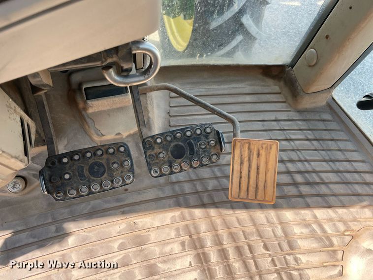 image for item LV9216 2009 John Deere 7230  MFWD tractor