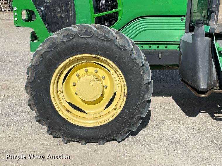 image for item LV9216 2009 John Deere 7230  MFWD tractor