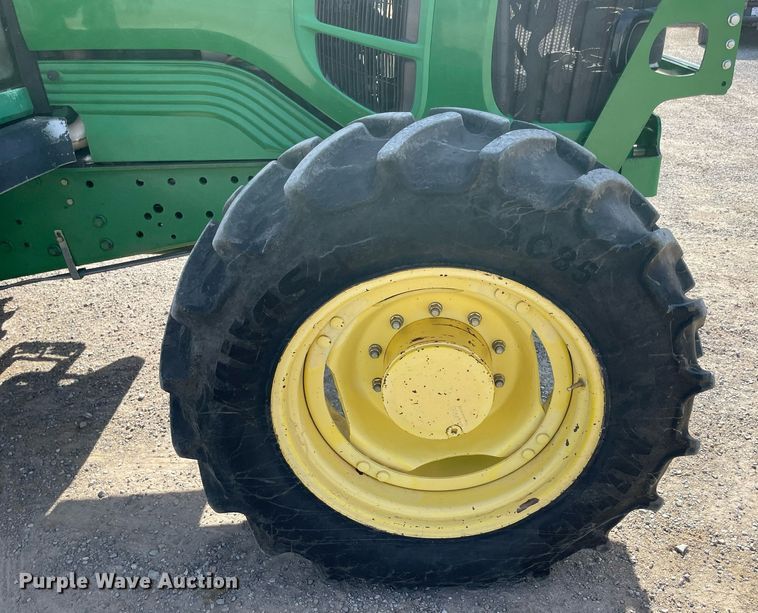 image for item LV9216 2009 John Deere 7230  MFWD tractor