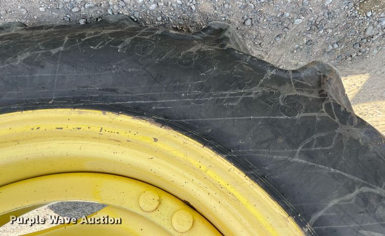 image for item LV9216 2009 John Deere 7230  MFWD tractor