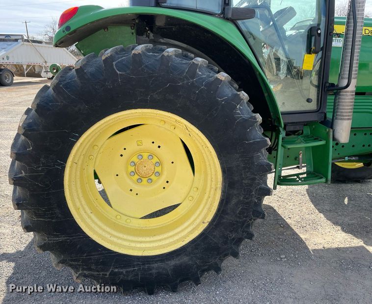 image for item LV9216 2009 John Deere 7230  MFWD tractor