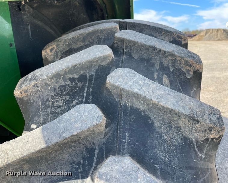 image for item LV9216 2009 John Deere 7230  MFWD tractor