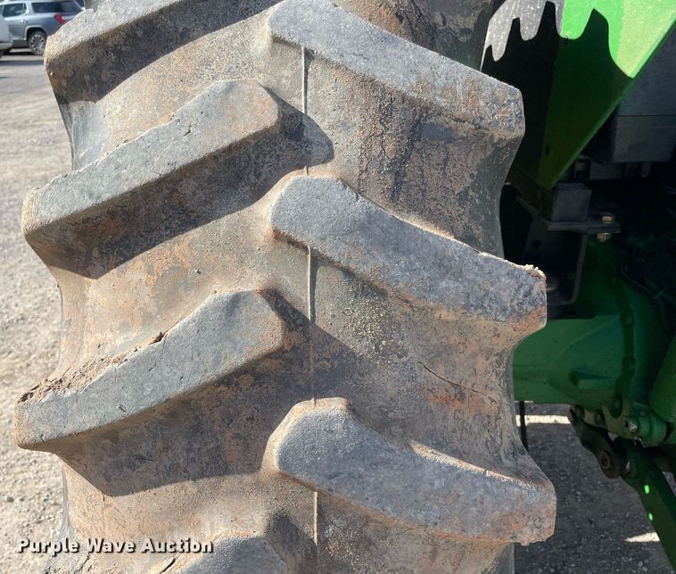 image for item LV9216 2009 John Deere 7230  MFWD tractor