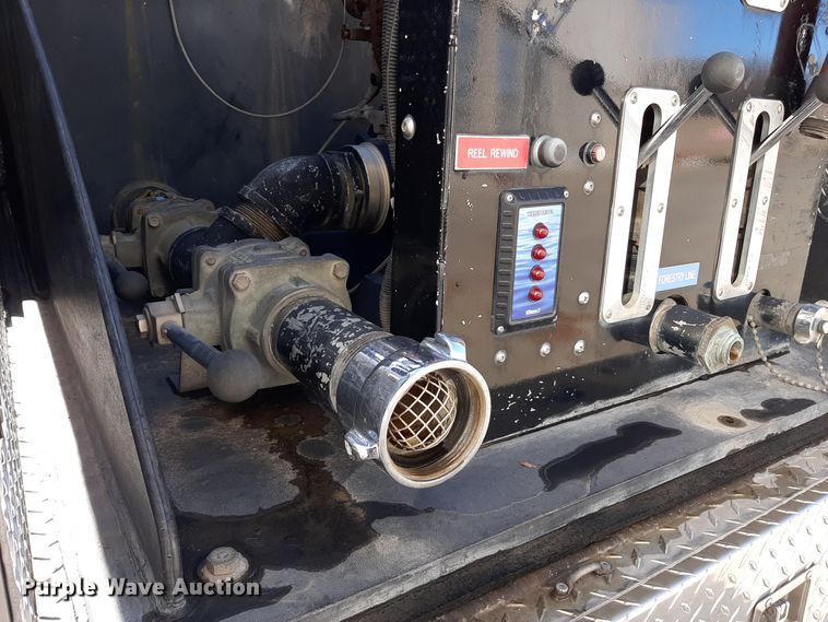 image for item LX9826 2010 Ford F550 Super Duty  Crew Cab rescue vehicle