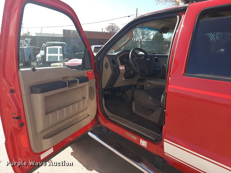 image for item LX9826 2010 Ford F550 Super Duty  Crew Cab rescue vehicle