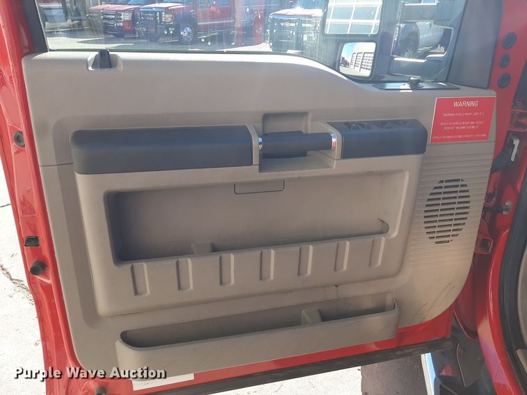 image for item LX9826 2010 Ford F550 Super Duty  Crew Cab rescue vehicle