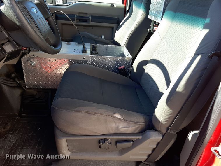 image for item LX9826 2010 Ford F550 Super Duty  Crew Cab rescue vehicle