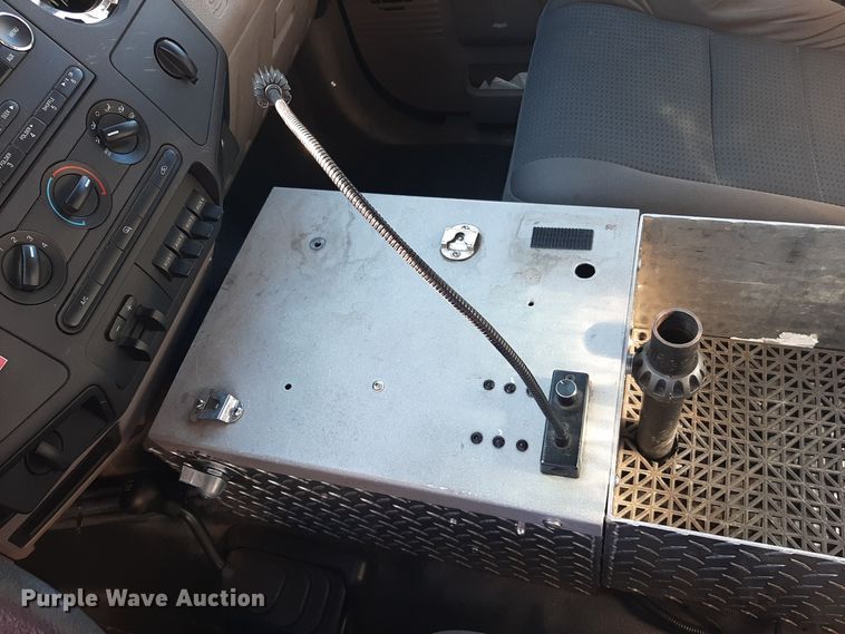 image for item LX9826 2010 Ford F550 Super Duty  Crew Cab rescue vehicle