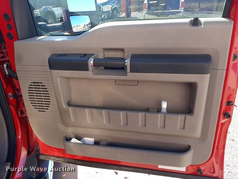 image for item LX9826 2010 Ford F550 Super Duty  Crew Cab rescue vehicle