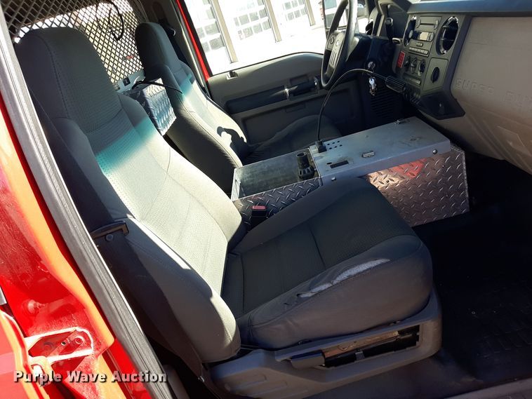 image for item LX9826 2010 Ford F550 Super Duty  Crew Cab rescue vehicle