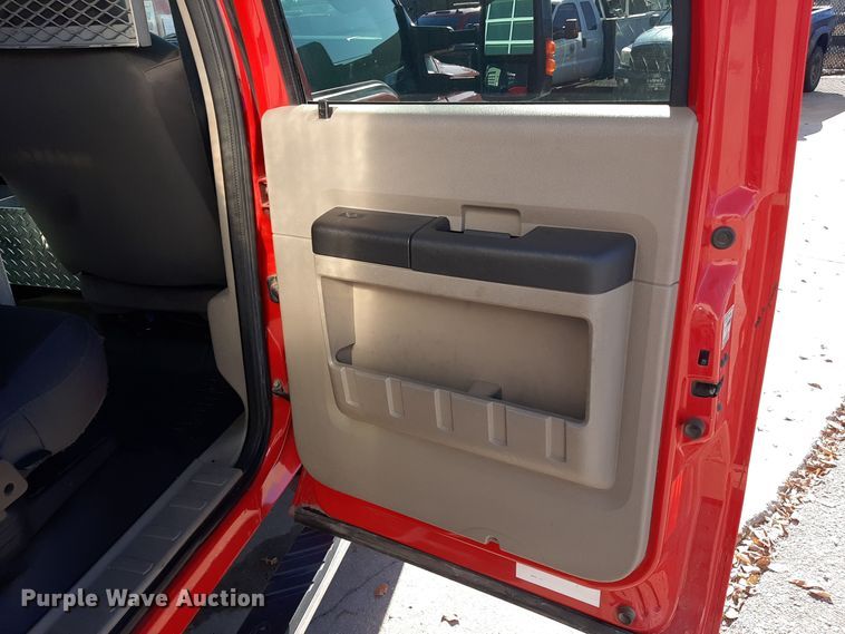 image for item LX9826 2010 Ford F550 Super Duty  Crew Cab rescue vehicle