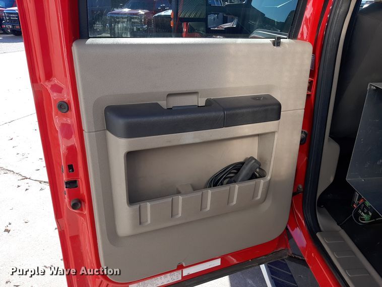 image for item LX9826 2010 Ford F550 Super Duty  Crew Cab rescue vehicle