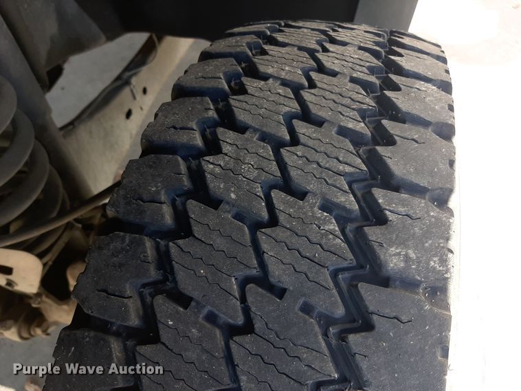 image for item LX9826 2010 Ford F550 Super Duty  Crew Cab rescue vehicle