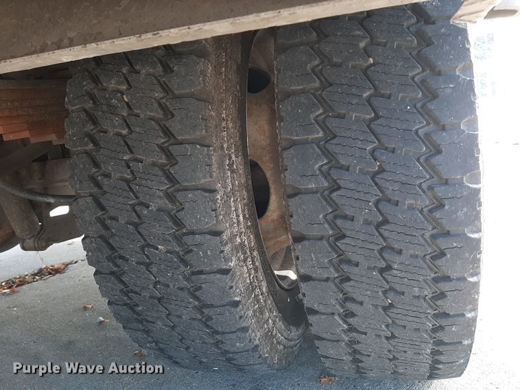 image for item LX9826 2010 Ford F550 Super Duty  Crew Cab rescue vehicle