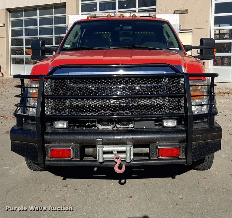 image for item LX9827 2008 Ford F550 Super Duty XLT  Crew Cab rescue vehicle