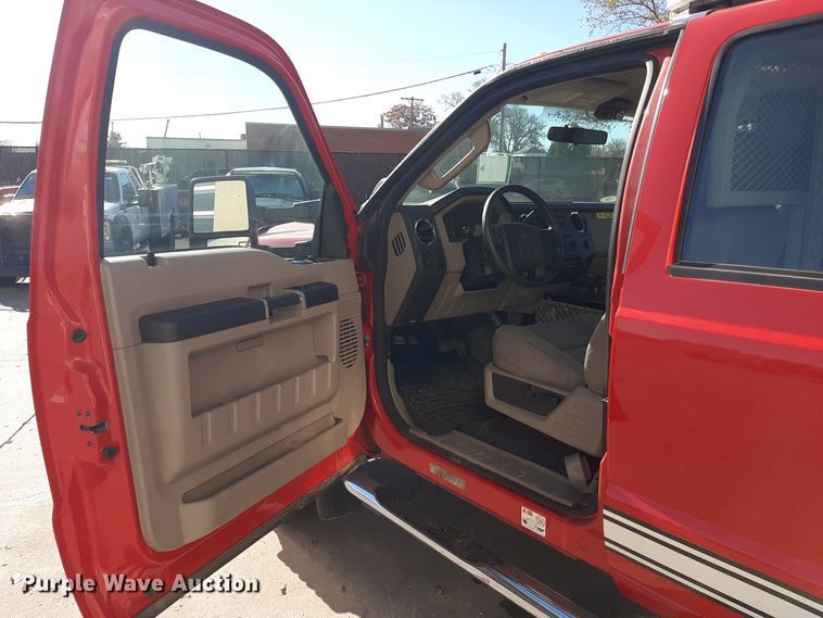 image for item LX9827 2008 Ford F550 Super Duty XLT  Crew Cab rescue vehicle