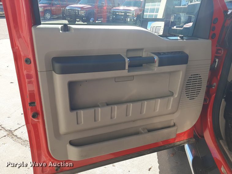 image for item LX9827 2008 Ford F550 Super Duty XLT  Crew Cab rescue vehicle