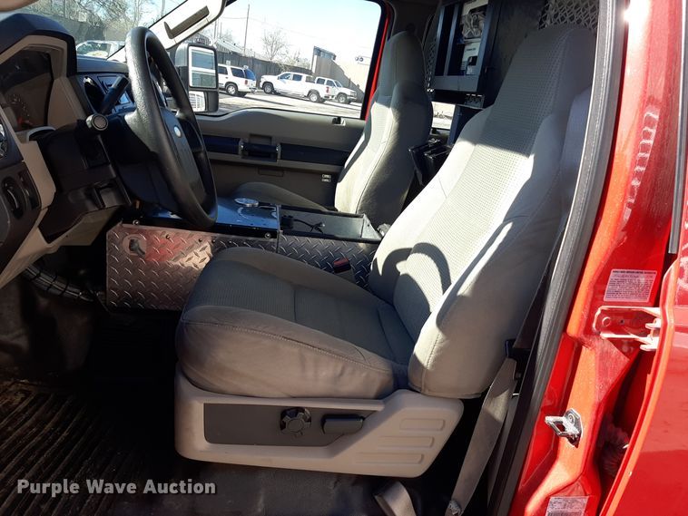 image for item LX9827 2008 Ford F550 Super Duty XLT  Crew Cab rescue vehicle