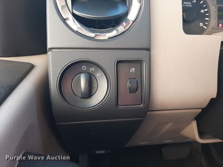 image for item LX9827 2008 Ford F550 Super Duty XLT  Crew Cab rescue vehicle