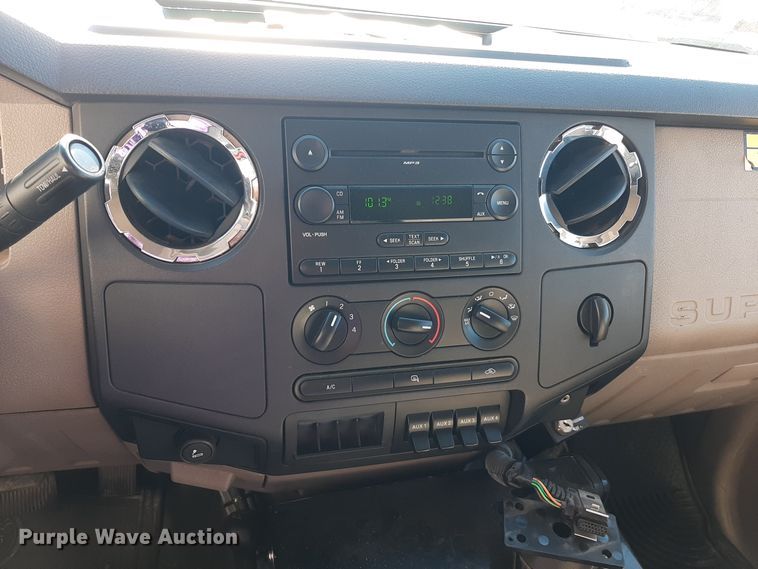 image for item LX9827 2008 Ford F550 Super Duty XLT  Crew Cab rescue vehicle