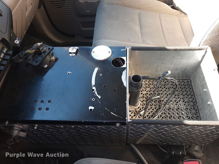 image for item LX9827 2008 Ford F550 Super Duty XLT  Crew Cab rescue vehicle